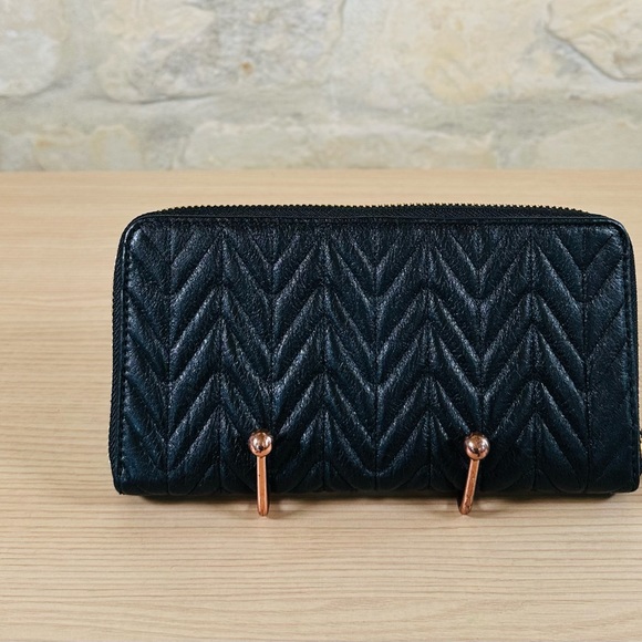 Coach - Picture 10 of 10